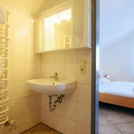 Steps From The Beach Sunny 2 Person Apartment Jurkin Number Five