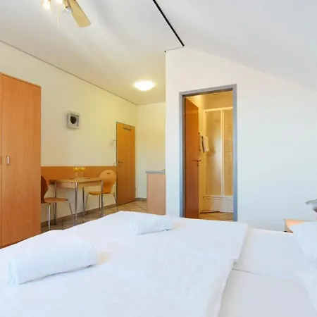 アパート Steps From The Beach Sunny 2 Person Apartment Jurkin Number Five