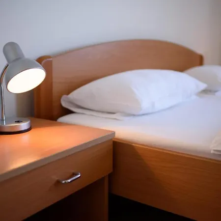 Steps From The Beach Sunny 2 Person Apartment Jurkin Number Five アパート イェゼラ