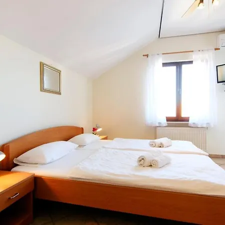 アパート Steps From The Beach Sunny 2 Person Apartment Jurkin Number Five イェゼラ