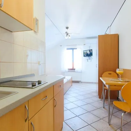 Steps From The Beach Sunny 2 Person Apartment Jurkin Number Five * イェゼラ