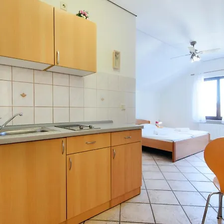 Steps From The Beach Sunny 2 Person Apartment Jurkin Number Five